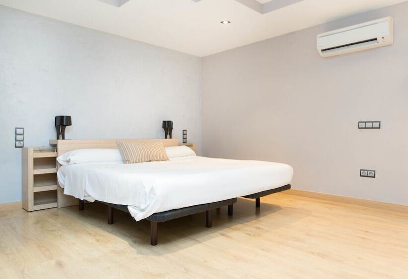 استودیوی استاندارد, Ainb Sagrada Familia Apartments