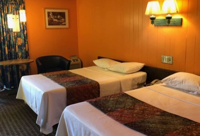 带2个双人床的标准工作室, Sunset Inn Manning