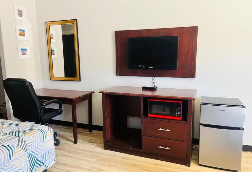 장애인을 위한 킹사이즈 침대 스탠다드 룸, Baymont By Wyndham Ridgecrest