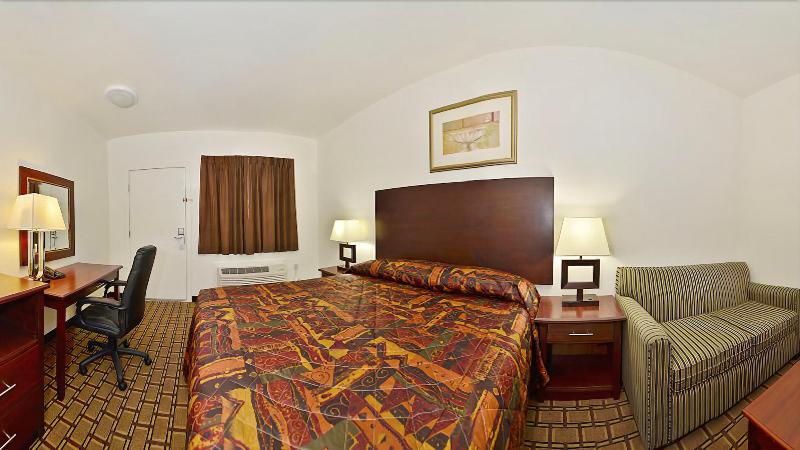 장애인을 위한 킹사이즈 침대 스탠다드 룸, Baymont By Wyndham Ridgecrest