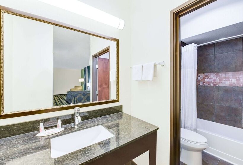 סוויטת 2 חדרי שינה, Super 8 By Wyndham Cotulla Tx