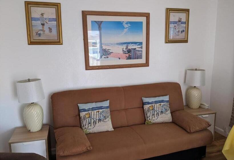 דירת חדר עם טרסה, Breakaway Inn