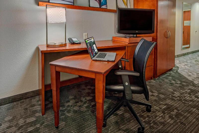 Büyük Çift Kişilik Yataklı Standart Oda, Courtyard By Marriott Alexandria