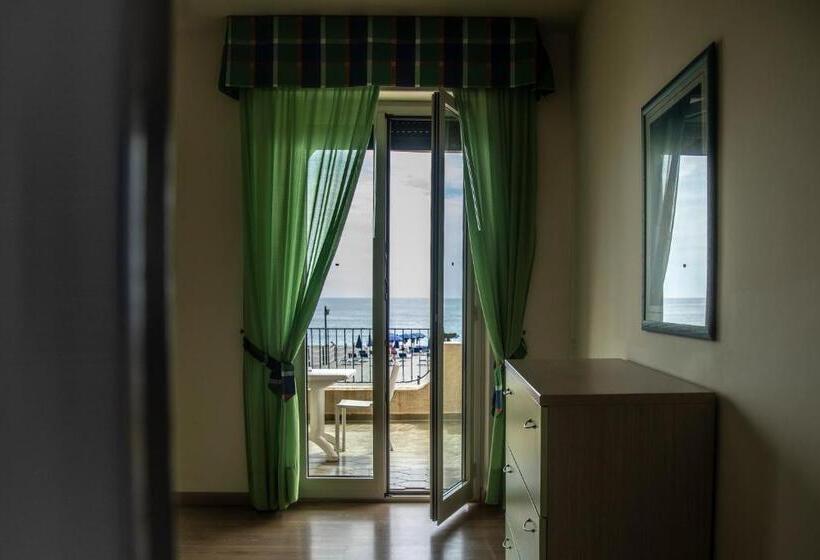 带1个卧室的带海景的公寓, Villa Nettuno Residence