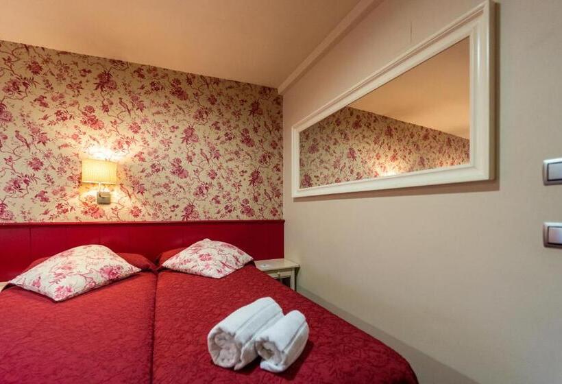 اتاق استاندارد سه نفره, Hostal Matheu