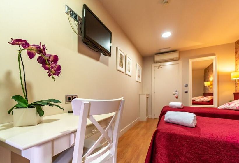 اتاق استاندارد سه نفره, Hostal Matheu