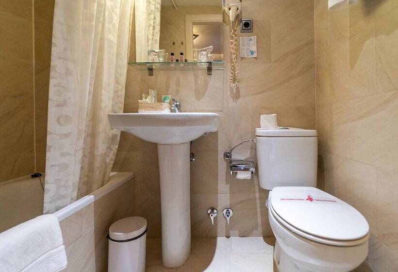 اتاق استاندارد چهار تخته, Hostal Matheu