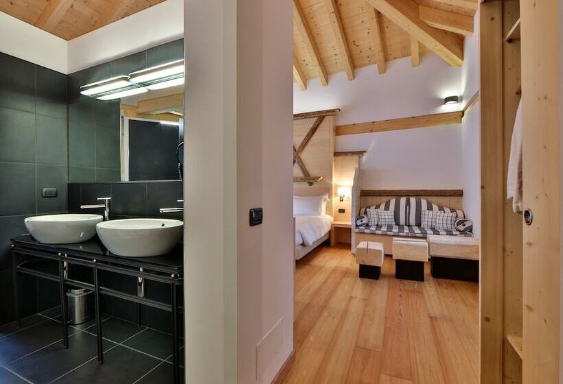 Suite with Terrace, Alla Posta