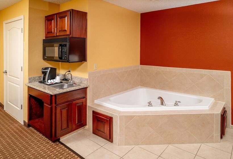 带按摩浴盆的套房, Holiday Inn Express And Suites Hazard, An Ihg