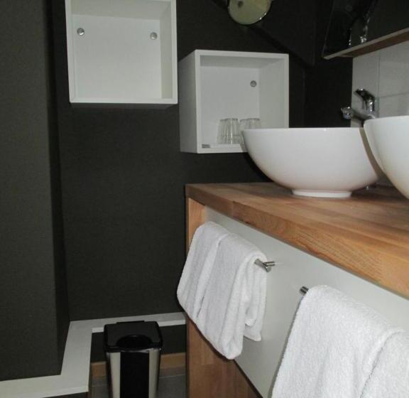 Семейный Номер, B&b Roseland