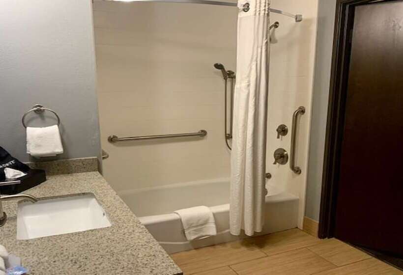 장애인을 위한 스위트, Holiday Inn Express & Suites Perry National Fairground Area, An Ihg