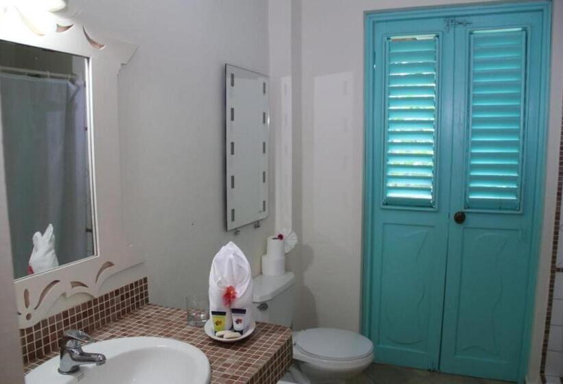 اتاق سه نفره دلوکس با چشم‌انداز دریا, Palmasvillas Al Mar