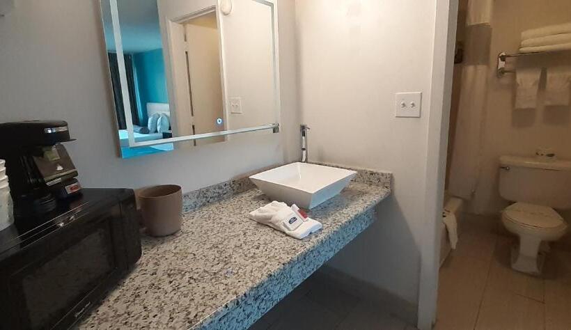 스탠다드 룸, Howard Johnson By Wyndham Downtown Reno