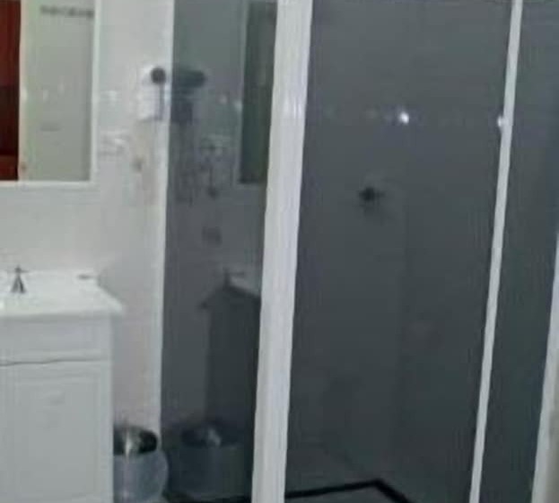 Номер Deluxe, Breakout Motor Inn