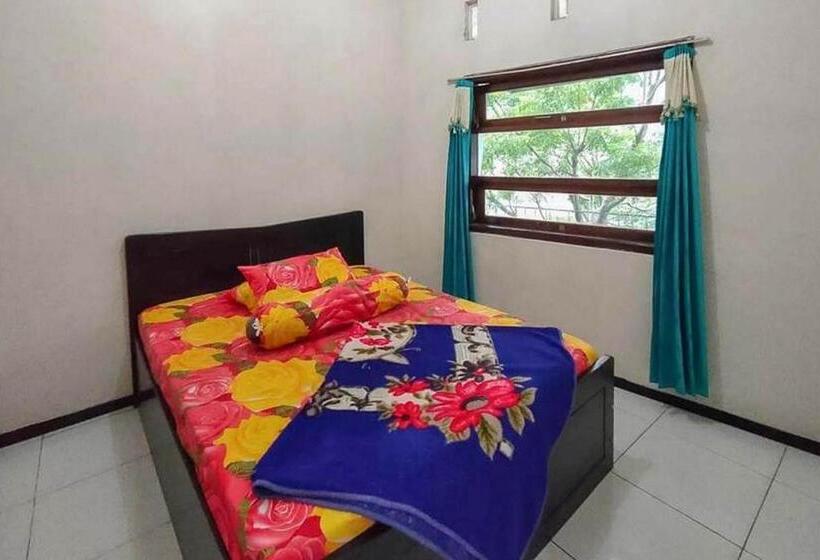 Номер Economy, Villa Ghazani 4 At Desa Wisata Songgokerto