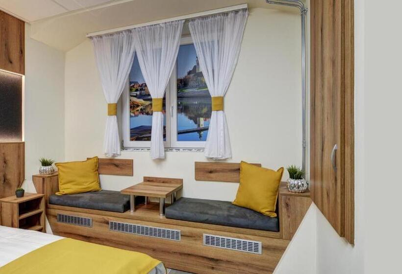 חדר סופריור, Riverside Inn   Dunaparti Szuterén