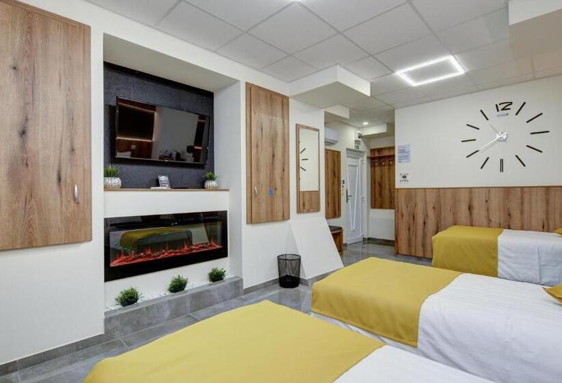 חדר סופריור לשלושה, Riverside Inn   Dunaparti Szuterén
