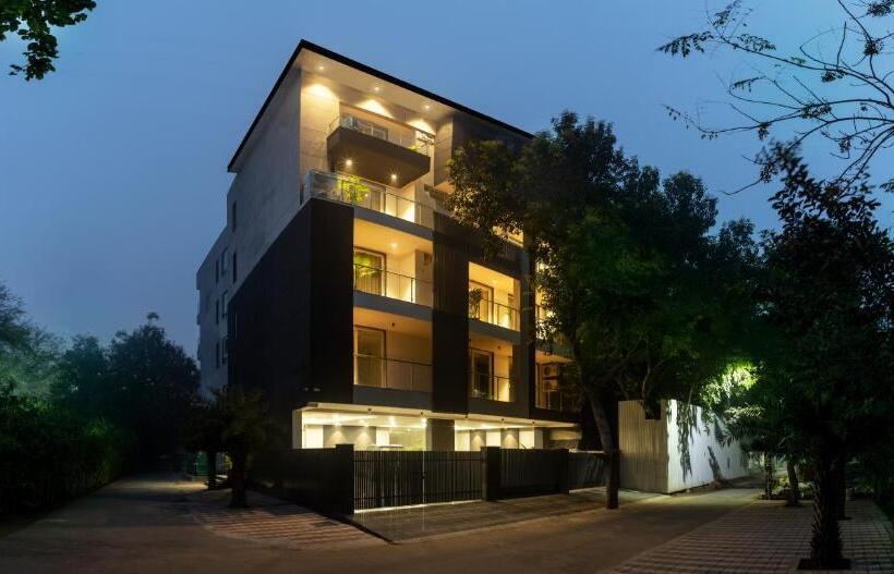 استودیوی استاندارد, Perch Service Apartment Mg Road