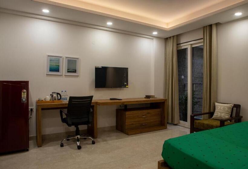 استودیو خانوادگی, Perch Service Apartment Mg Road