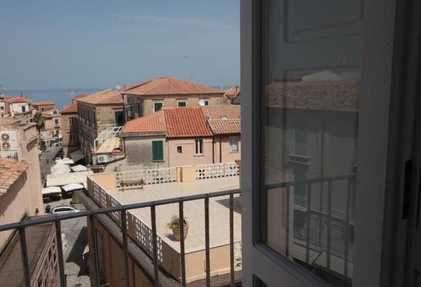 اتاق عادی, Al Vecchio Castello