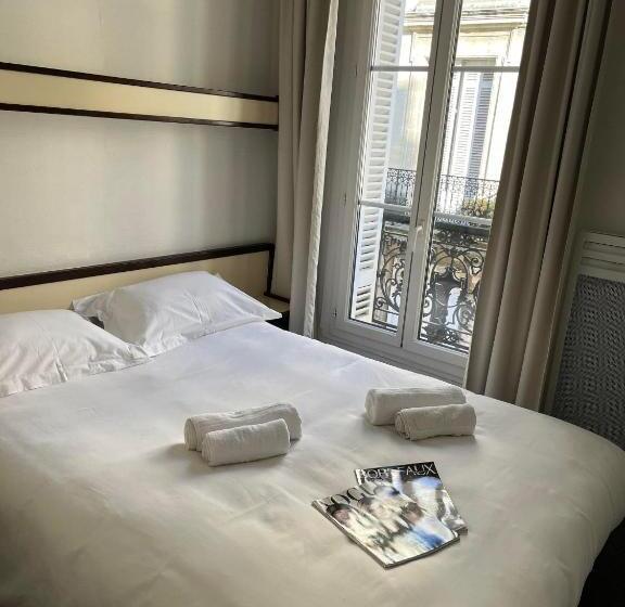 Номер Стандарт, Brit Hotel Des Grands Hommes   Bordeaux Centre