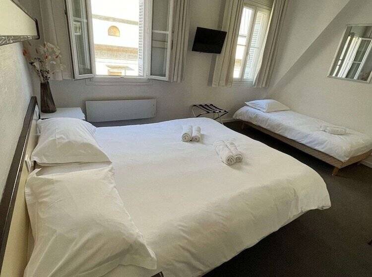 Номер Стандарт Трехместный, Brit Hotel Des Grands Hommes   Bordeaux Centre