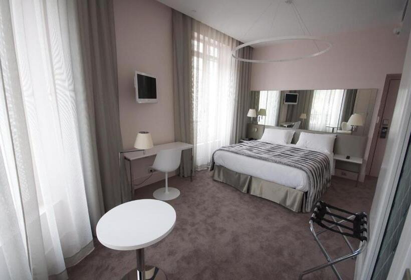 اتاق لوکس, Le Cesar