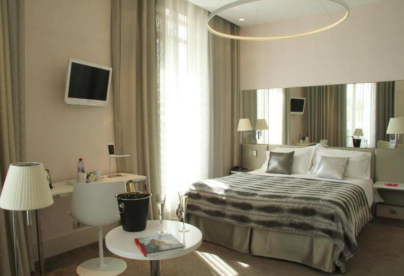 اتاق لوکس, Le Cesar