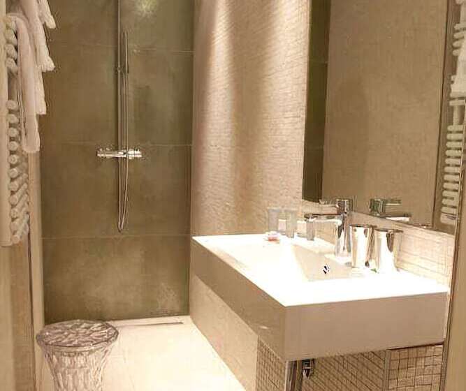 اتاق سوپریور, Le Cesar