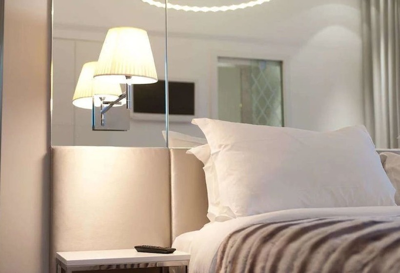اتاق لوکس, Le Cesar
