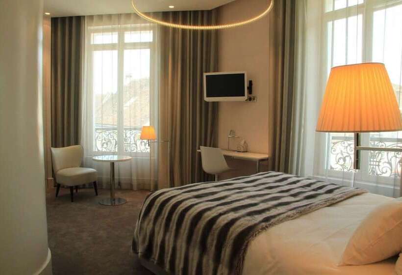 اتاق لوکس, Le Cesar