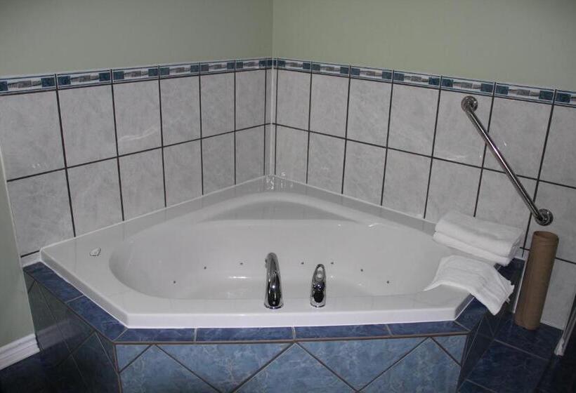 带按摩浴盆的套房, Perth Plaza Inn & Suites