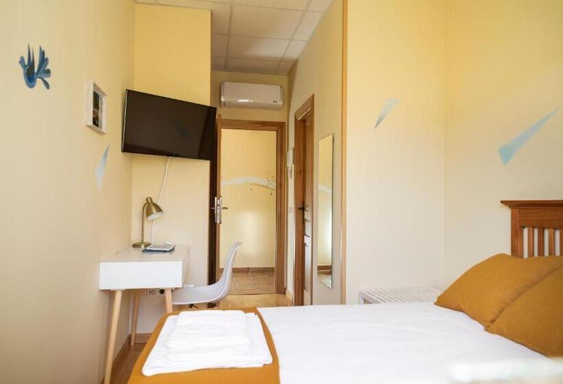 家庭间, Hostal La Granja