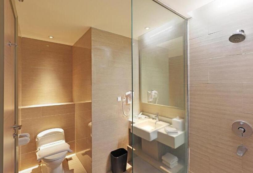 Номер Superior, Swiss Belhotel Cirebon