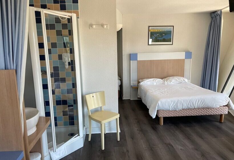 Номер Стандарт Трехместный, The Originals Access, Hôtel Millau Sud