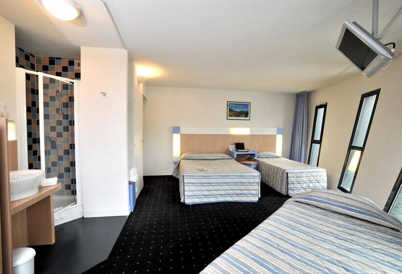 Четырехместный Номер Стандарт, The Originals Access, Hôtel Millau Sud