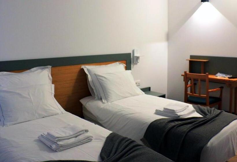 Номер Стандарт с Балконом, Aliança Café & Hostel