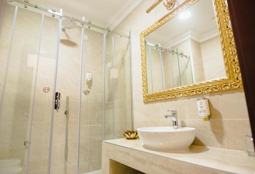 اتاق سوپریور با بالکن, Integra Banja Luka