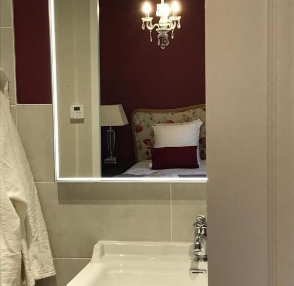 اتاق استاندارد با بالکن, Chateau Vary