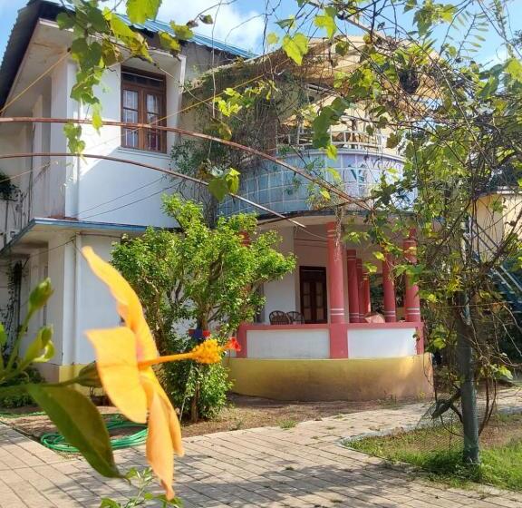 اتاق خانوادگی, Johnson S Homestay   Ecohouseboat