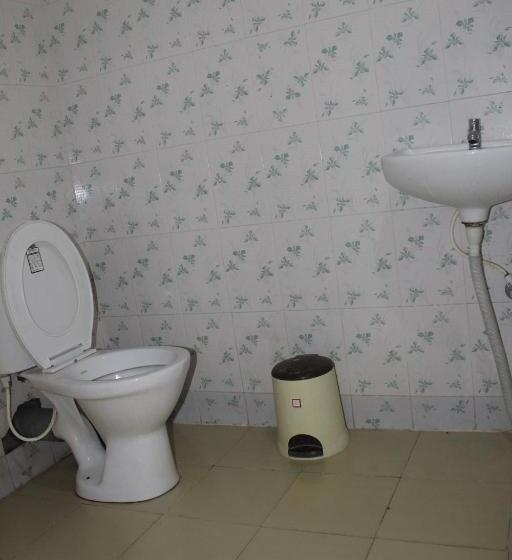 اتاق استاندارد چهار تخته, Johnson S Homestay   Ecohouseboat