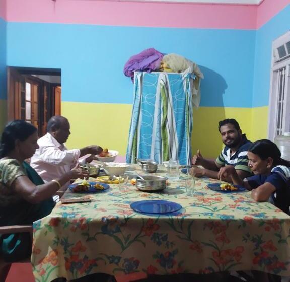 اتاق لوکس خانوادگی, Johnson S Homestay   Ecohouseboat