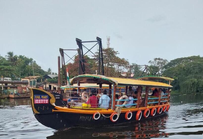 اتاق استاندارد چهار تخته, Johnson S Homestay   Ecohouseboat