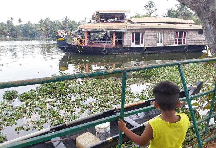 اتاق لوکس خانوادگی, Johnson S Homestay   Ecohouseboat