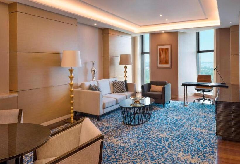 Люкс Клуб, Sheraton Changchun Jingyuetan
