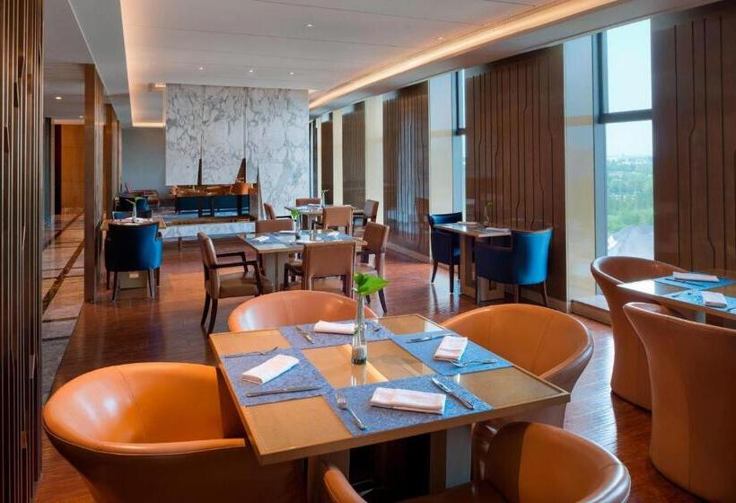 Люкс Повышенной Комфортности, Sheraton Changchun Jingyuetan