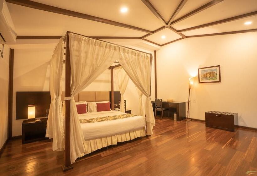 سوییت, Silent Shores Resort & Spa