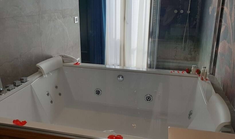 سوئیت رویال, Best Western Plus Hotel Perla Del Porto