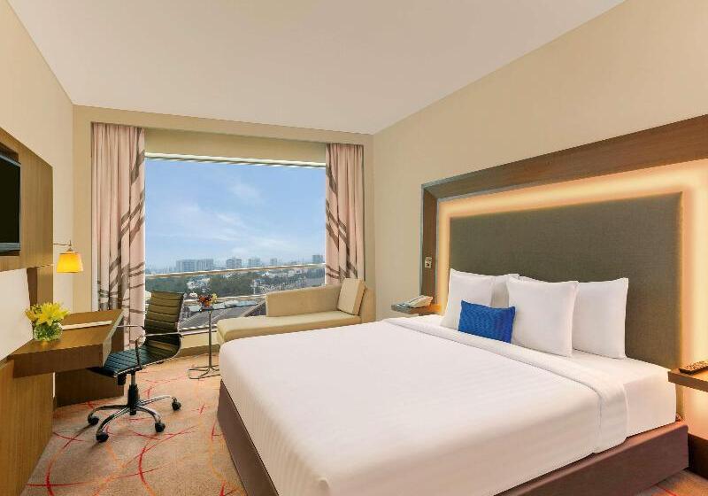 اتاق سوپریور با تخت بزرگ, Novotel Ahmedabad