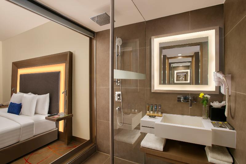 اتاق سوپریور با تخت بزرگ, Novotel Ahmedabad